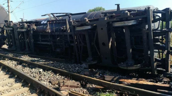 Tren deraiat în Ialomiţa. Două vagoane s-au răsturnat