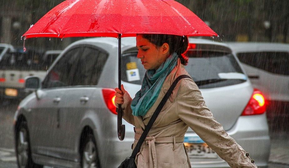 ALERTĂ METEO. Codul PORTOCALIU de fenomene periculoase a fost EXTINS. Potop în ţară!