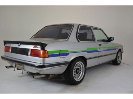 Americanii au găsit un BMW E21 exclusivist. S-au uitat în bord şi n-au putut crede. E o comoară