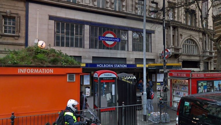 PANICĂ la Londra! O staţie de metrou a fost EVACUATĂ. Allertă de incendiu: peronul s-a umplut de fum