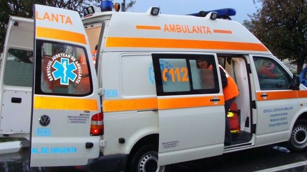 Un copil de patru ani şi un bebeluş de o lună au ajuns la spital în urma unui accident rutier