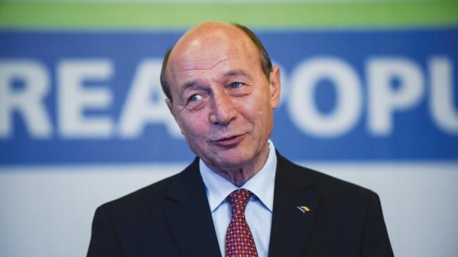 Băsescu critică PSD, în scandalul pensiilor:  "Ce ziceţi dragi PSD-işti? Plătiţi ce aţi votat?"