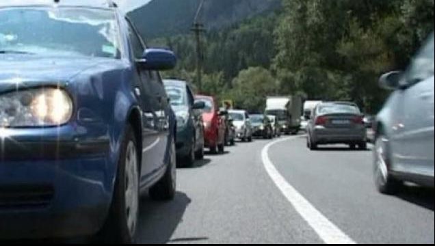 Minivacanța de 1 iunie! Coloană de mașini de 6 kilometri pe DN1, în apropiere de Comarnic 
