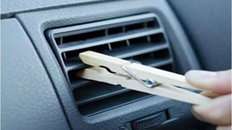 Își prindea mereu un cârlig de rufe la ventilația mașinii. O să faci și tu acest truc 