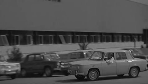 Sărbătoare la Dacia. În urmă cu 49 de ani, a ieşit pe poarta uzinei primul model 1100. Cum arăta