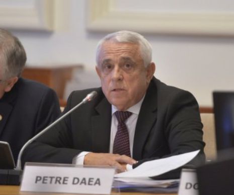 Ministrul Daea recunoaşte că şi-a angajat fiica la minister: E firesc să o ajut să găsească un rost