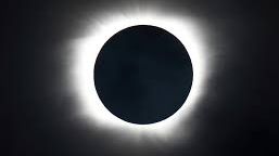 Eclipsa de Soare, precedată de o descoperire misterioasă. Specialiştii vorbesc de "globuri de foc"