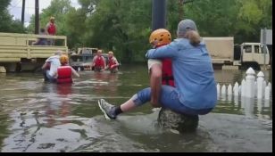 Imagini emoționante în SUA! Iată ce au făcut soldații americani după ce a trecut uraganul Harvey