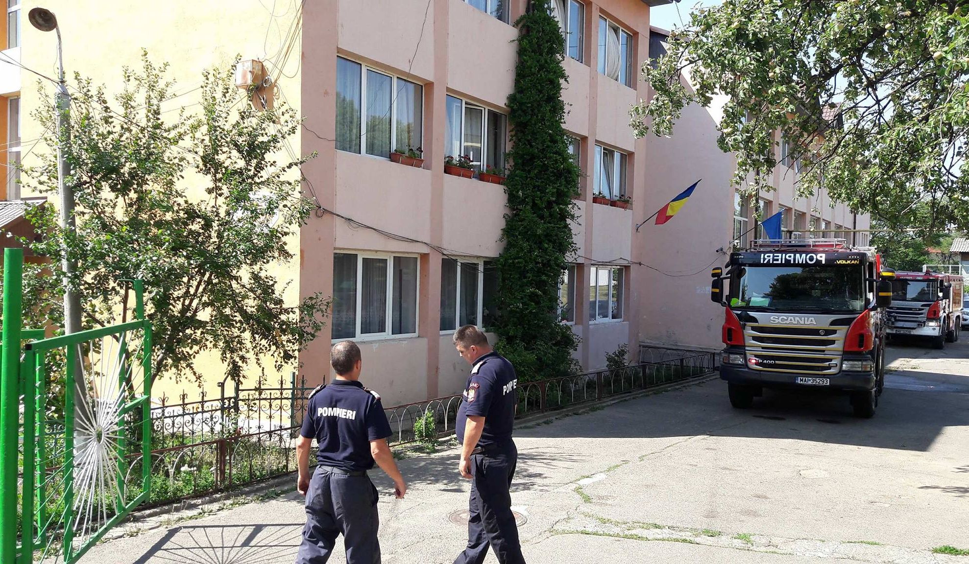 Incendiu la un centru de plasament din Piatra Neamț. Peste 30 de copii au fost evacuați