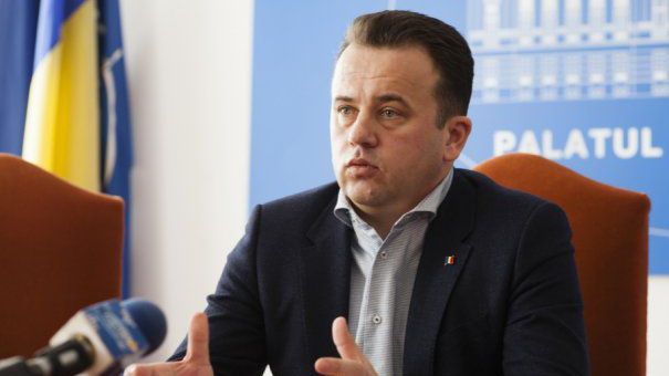 Ministrul Educaţiei, depre manualul de sport: Eu nu pot opri o licitaţie