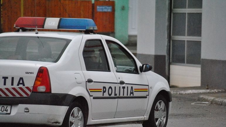 A lovit un poliţist cu maşina, apoi a fugit de la locul accidentului. Şoferul, prins. UPDATE