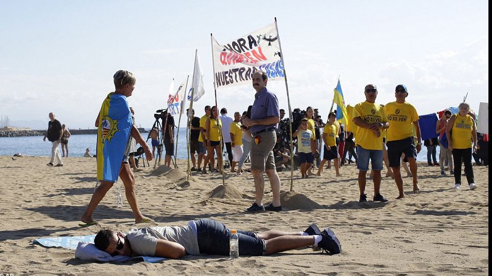 "Barcelona nu e de vânzare!" Proteste pe o plajă împotriva turiștilor