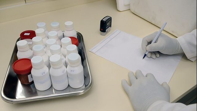 Simptomele acestea trebuie să te trimită la medic. Boala care afectează mai ales elevii