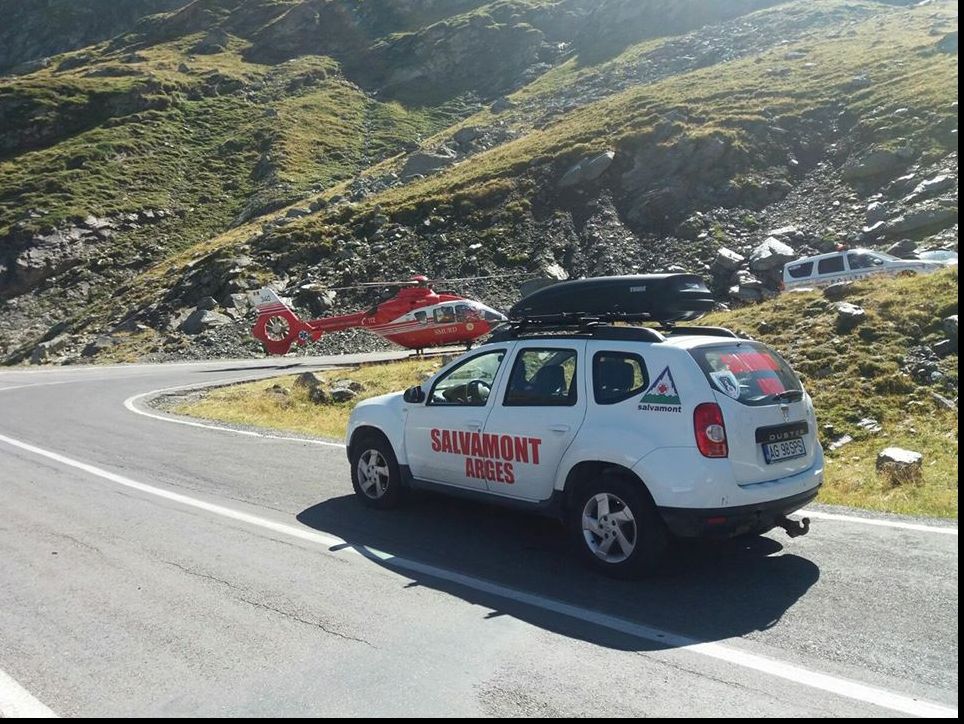 Acțiune spectaculoasă se salvare a unui motociclist accidentat grav pe Transfăgărășan