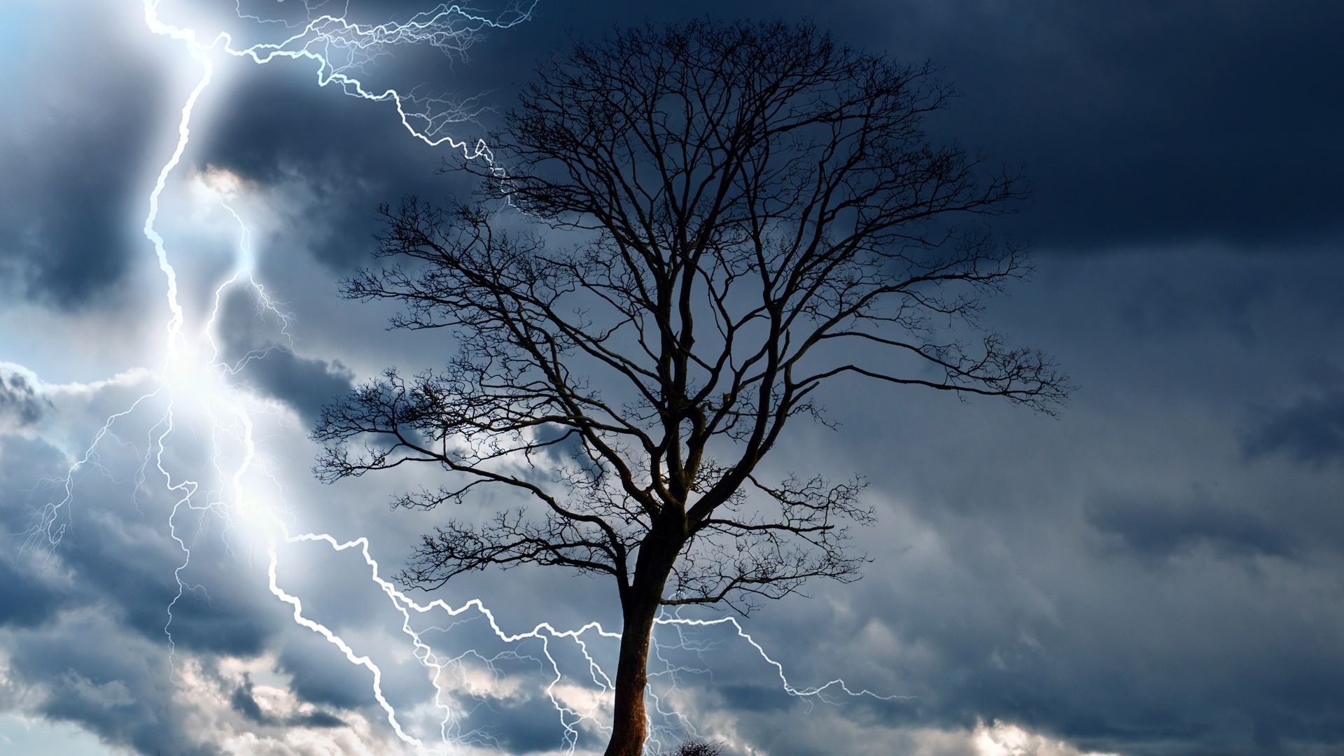 Vreme extremă în România. Nouă avertizare meteo: vijelii puternice și caniculă în următoarele zile