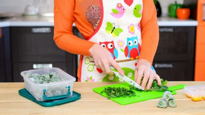 Cum se pun mărarul și pătrunjelul la congelator în mod corect. Greşeala pe care trebuie să o eviţi