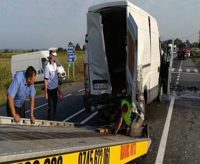 Serie neagră de accidente, luni dimineața: 12 mașini distruse