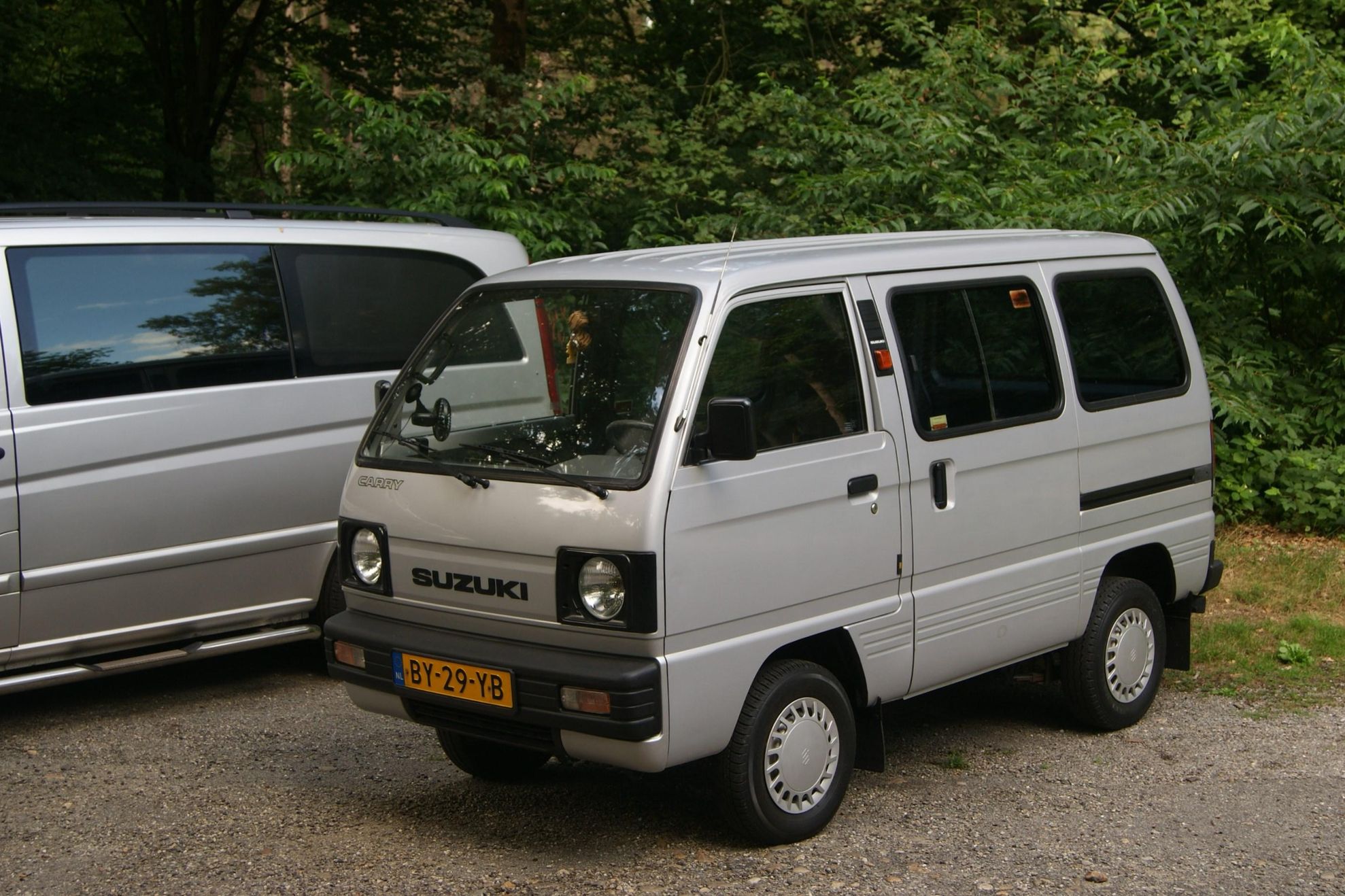 9 maşini pe care românii le-au iubit, dar despre care acum se întreabă cum de le-au condus