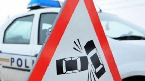 Accident spectaculos, în Suceava: un tânăr "a zburat" cu maşina de pe un pod pe altul