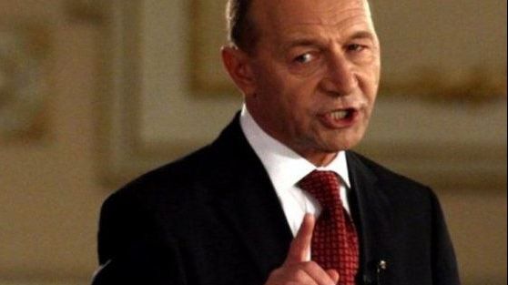 Băsescu, după ce Iohannis a spus că e nevoie de implicare civică: Nu se conduce cu oameni în stradă!