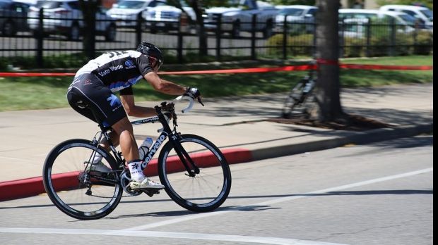 S-a suit pe bicicletă cu un singur gând în cap! Ce a reușit să facă, a uimit o lume întreagă