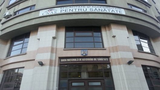 Pentru pacienţi nu sunt bani, dar angajaţii Casei de Asigurări au salarii de invidiat