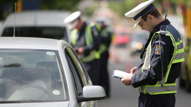 Proiect de lege. Şoferii pot rămâne fără carnet, dacă nu plătesc amenda în 30 de zile