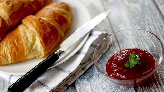 Ce să nu mai mănânci niciodată la micul dejun, alături de cafea