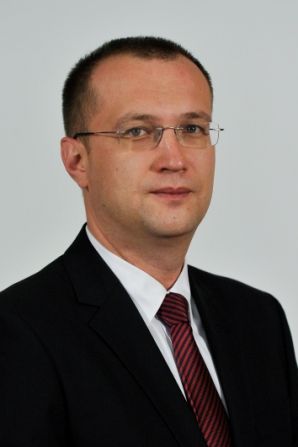 Ce proiecte mai născocesc senatorii, foşti prefecţi: "Ziua Prefectului", sărbătoare la români