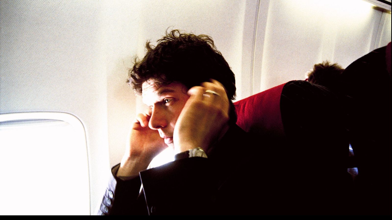 De ce NU e bine să adormi înainte ca avionul să decoleze. Poate duce la probleme grave de sănătate!