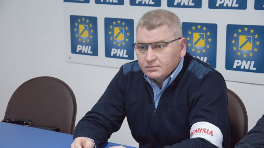 Florin Roman a intrat în greva foamei: "Dacă nu mă lasă să stau în faţa biroului dictatorului..."