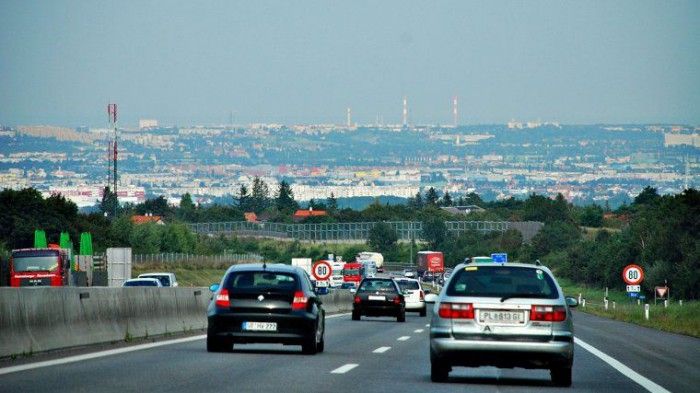 Locuieşti în altă ţară, dar ai domiciliul în România? Iată când trebuie să-ţi înmatriculezi maşina