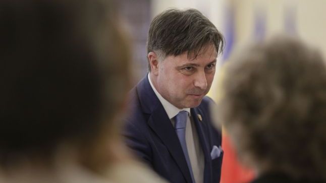 Parlamentul, scut pentru penali. Ministrul Viorel Ilie rămâne cu imunitatea