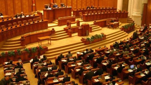 Moţiunea de cenzură depusă de PNL a fost citită în Parlament. Turcan acuză "abuzul" PSD