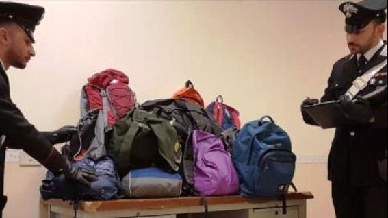 Român JEFUIT, în Italia, de doi pensionari italieni. I-au luat tot şi au plecat cu un bolid de lux!