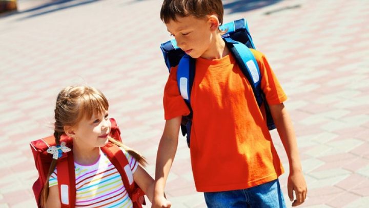 Câte kg trebuie să aibă ghiozdanul unui copil pentru ca el să nu aibă probleme cu coloana