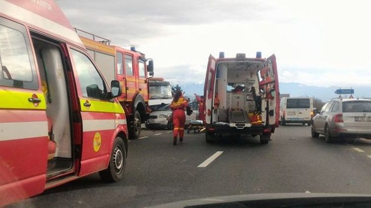 Accident rutier pe DN 1. Cinci persoane rănite