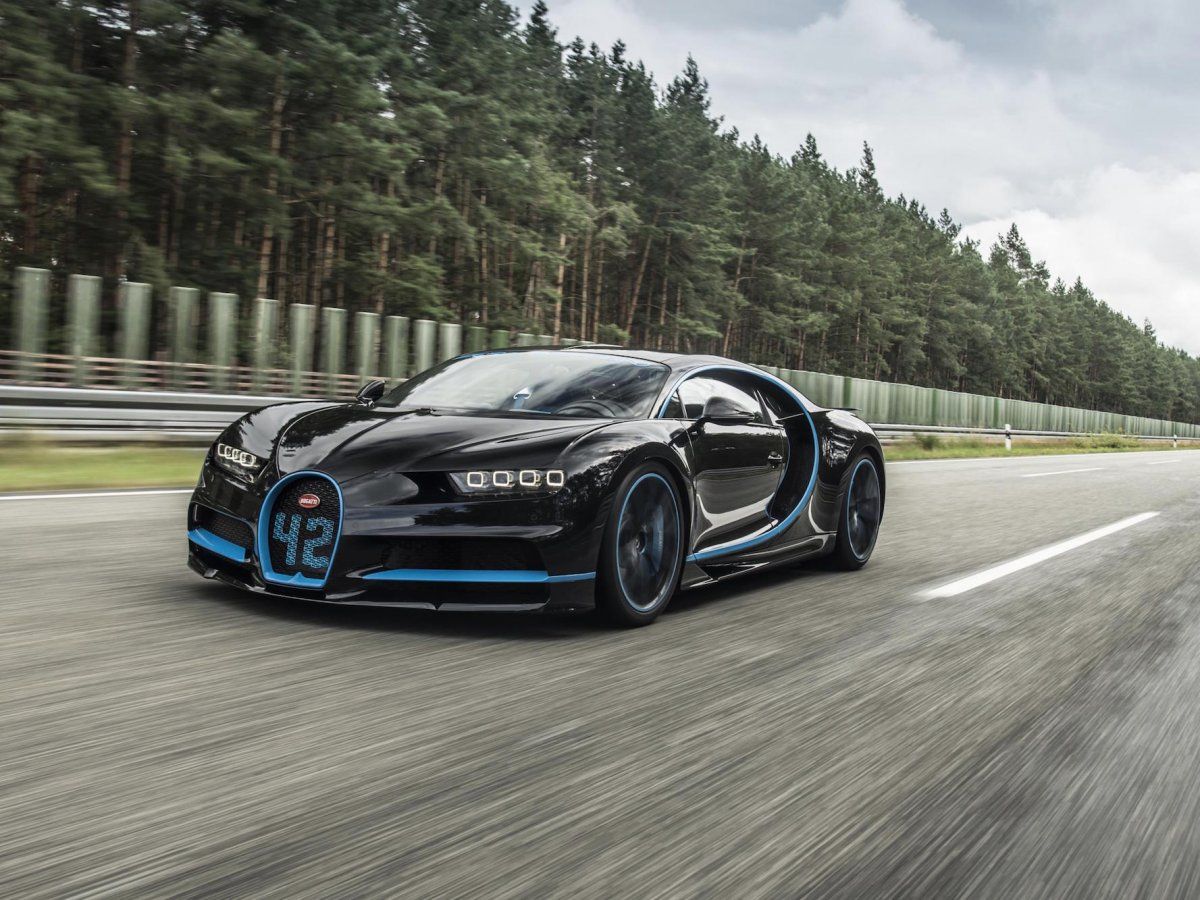 Nou record mondial de viteză. În câte secunde "zboară" un Bugatti Chiron ca un avion, cu 400 km/h