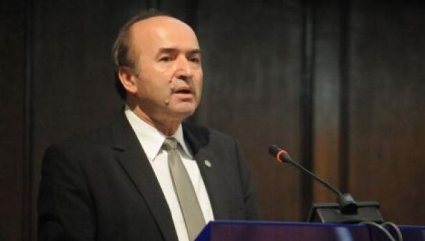 Tudorel Toader, în plen, la moţiunea simplă împotriva sa: Facem ca la "engleji", ca la "franceji"