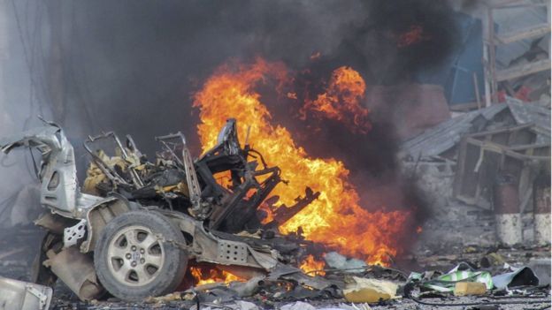 Explozii masive în capitala Somaliei: cel puțin 17 morți. Atac armat în desfășurare într-un hotel