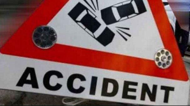 Accident în Suceava: Un autoturism s-a izbit de un parapet metalic. Două persoane sunt rănite 