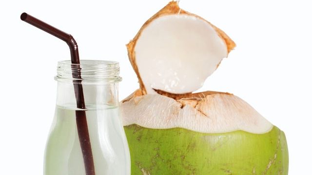 Ce se întâmplă în corpul tău dacă bei apă de cocos două săptămâni