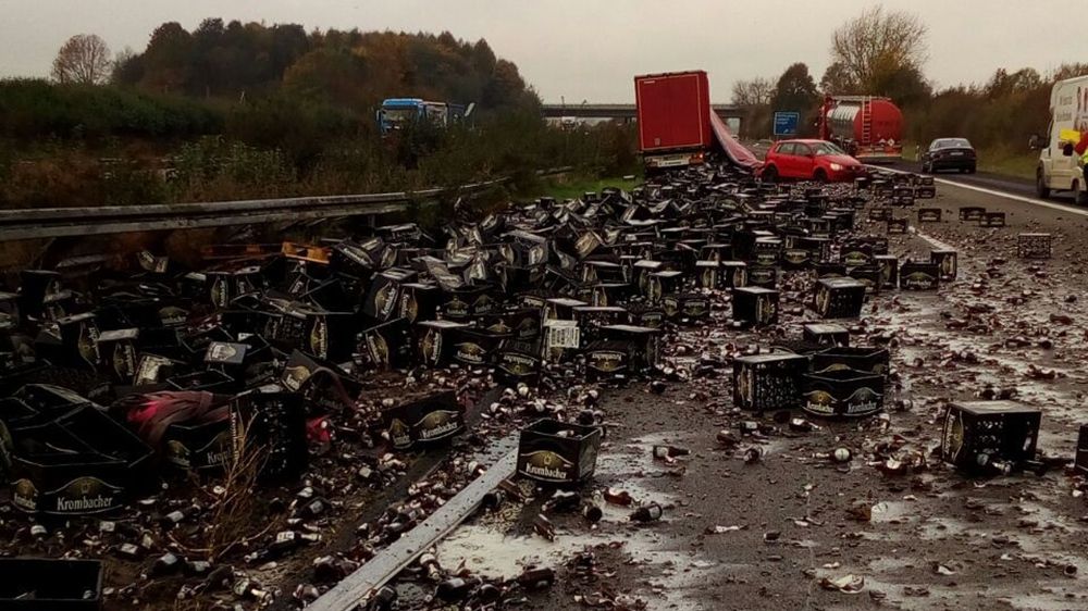 IMAGINI SPUMOASE: S-a umplut autostrada de bere