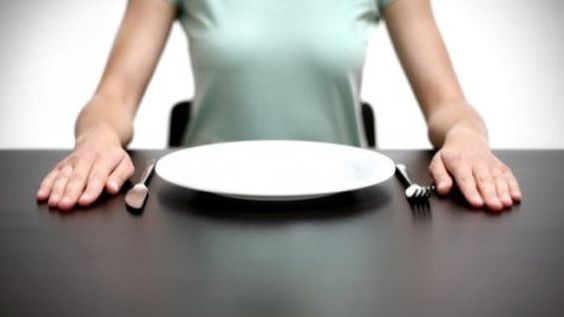 Ce mănâncă oamenii sănătoşi la micul dejun?