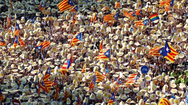 Catalonia face un pas înapoi: Premierul separatist suspendă declarația de independență