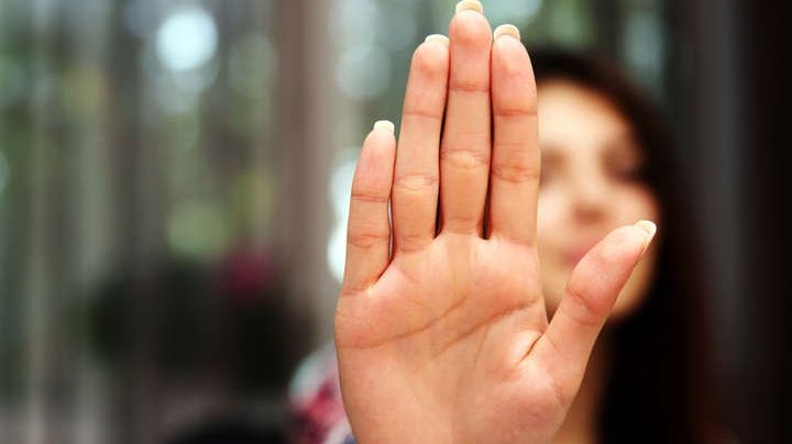 Cazul de hărțuire sexuală de la liceul din Piata Neamț ia amploare. Directoarea adjunctă - DEMISĂ, profesorul de matematică - ANCHETAT