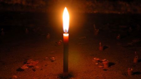 MIHAIL ŞI GAVRIL. Tradiţii: Se spune că cineva va aprinde o lumânare va avea...