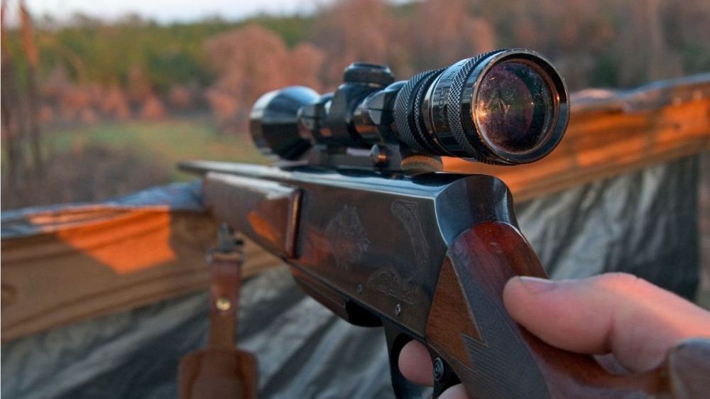 Bărbat împuşcat accidental în piept, la o partidă de vânătoare