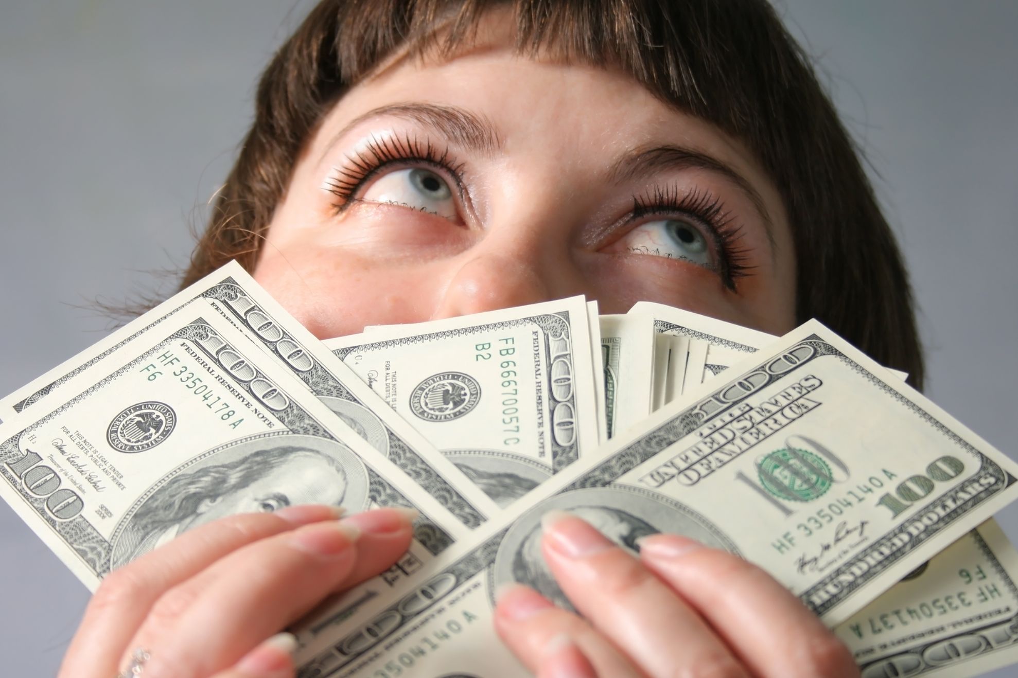 Tu ştii de unde vine expresia "BANII NU AU MIROS"? Cele mai stupide TAXE din istorie