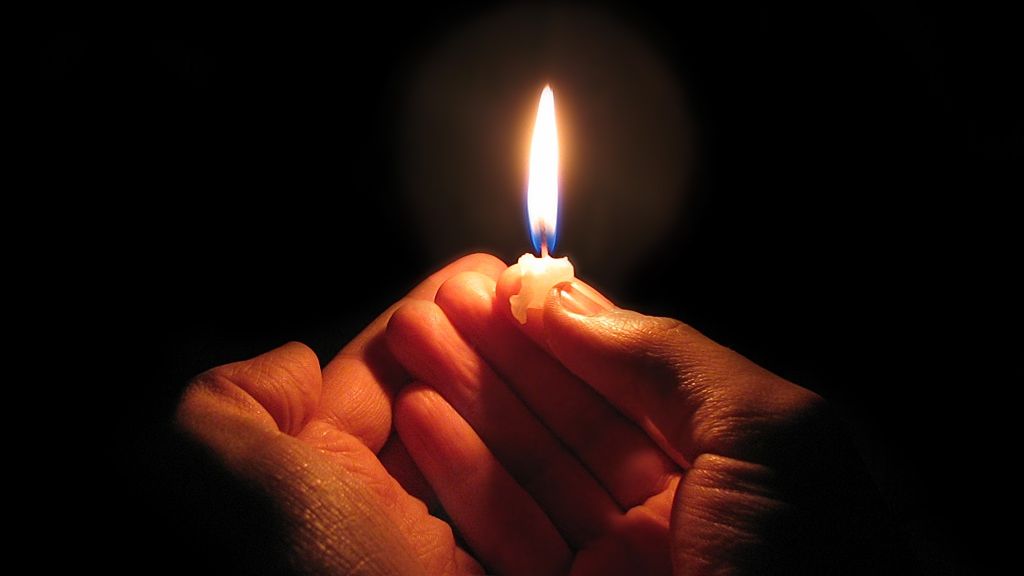 Ce se întâmplă dacă a murit omul fără lumânare? ”Este primejdie dacă ai murit...”